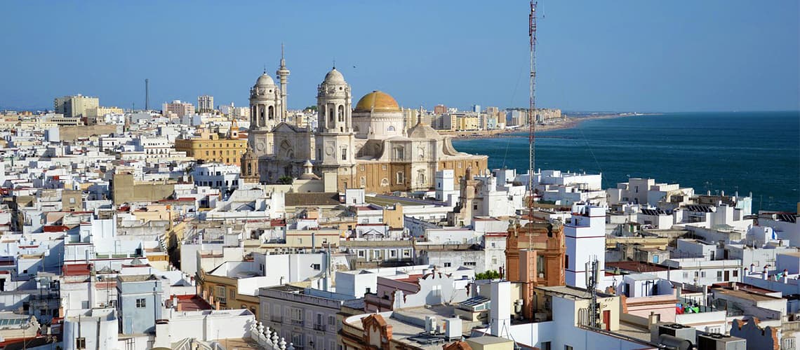 Cadiz mit Blick auf die imposante Kathedrale