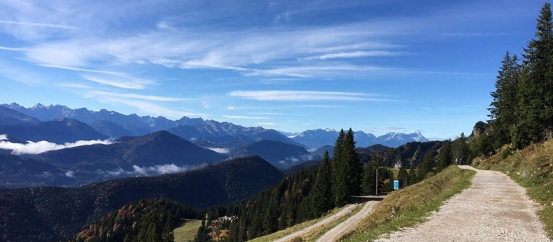 Wanderweg im Tölzer Land