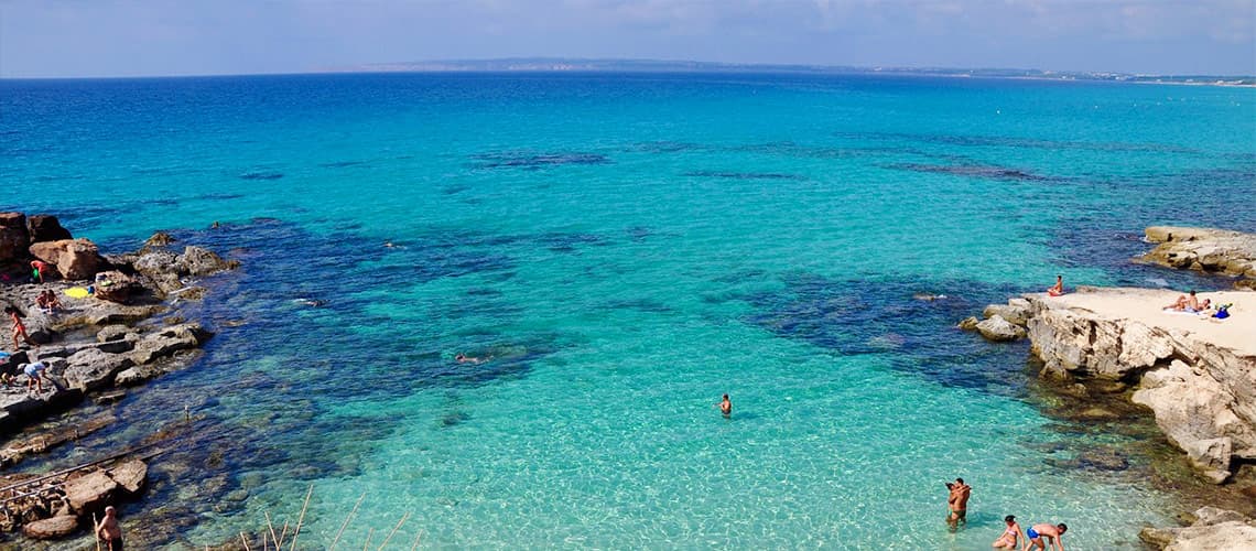 Karibische Bucht Calo Des Mort auf Formentera