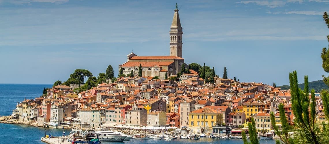 Blick auf den Hafen von Rovinj