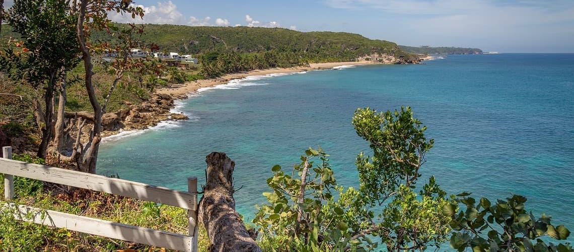 Wunderschöner Panoramaausblick auf das Meer